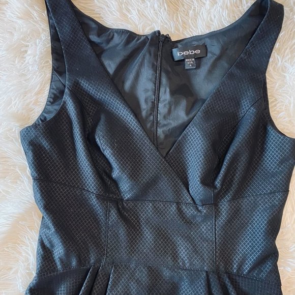 Bebe Black V Neck Sleeveless Zip Up Bubble Hem Mini Dress Size 4 #1624 - Picture 2 of 13